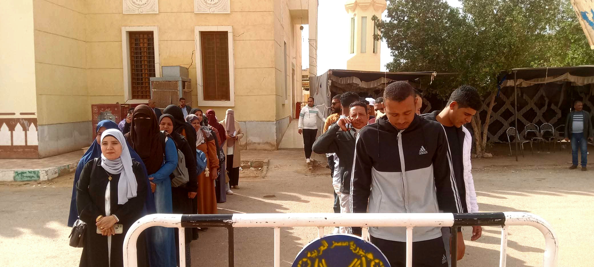 طوابير الناخبين علي تتزايد على اللجان  (5)