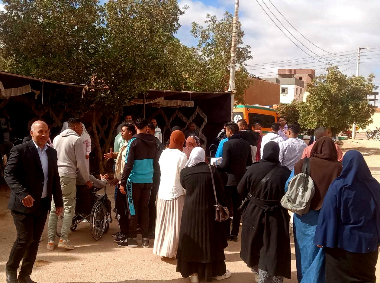 طوابير الناخبين علي تتزايد على اللجان  (9)