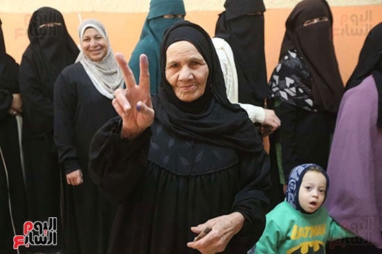 تزايد أعداد الناخبين علي لجان العياط للإدلاء بأصواتهم في الانتخابات البرلمانية 2025 (13)