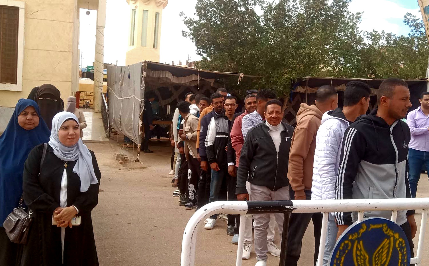 طوابير الناخبين علي تتزايد على اللجان  (7)