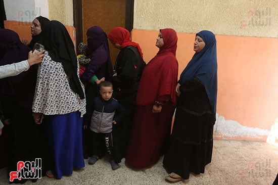 تزايد أعداد الناخبين علي لجان العياط للإدلاء بأصواتهم في الانتخابات البرلمانية 2025 (6)