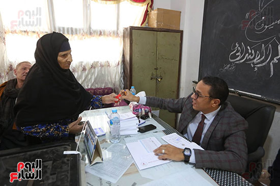 القضاه يساعدون كبار السن القضاه يساعدون كبار السن