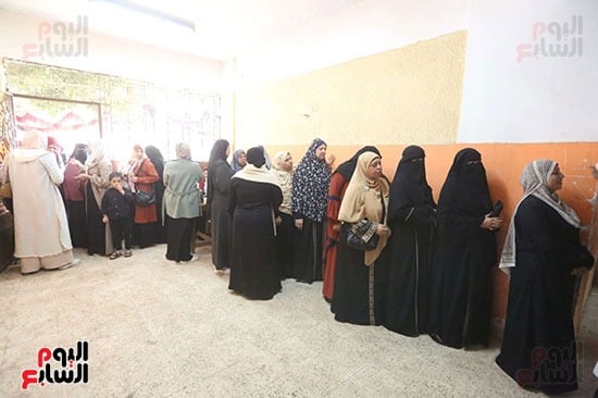 تزايد أعداد الناخبين علي لجان العياط للإدلاء بأصواتهم في الانتخابات البرلمانية 2025 (5)