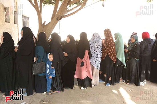 تزايد أعداد الناخبين علي لجان العياط للإدلاء بأصواتهم في الانتخابات البرلمانية 2025 (8)