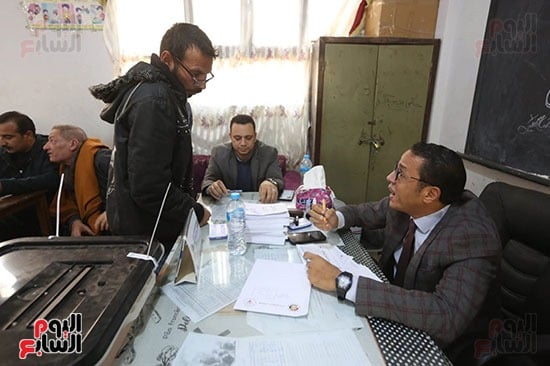 توافد المواطنين على اللجان للإدلاء بأصواتهم (34)