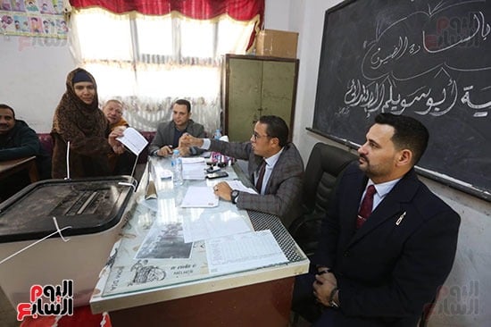 توافد المواطنين على اللجان للإدلاء بأصواتهم (36)