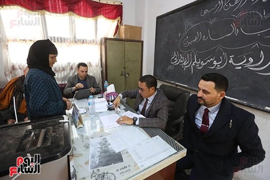 توافد المواطنين على اللجان للإدلاء بأصواتهم (30)