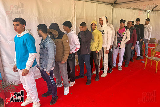 طوابير فى الشيخ زايد طوابير فى الشيخ زايد