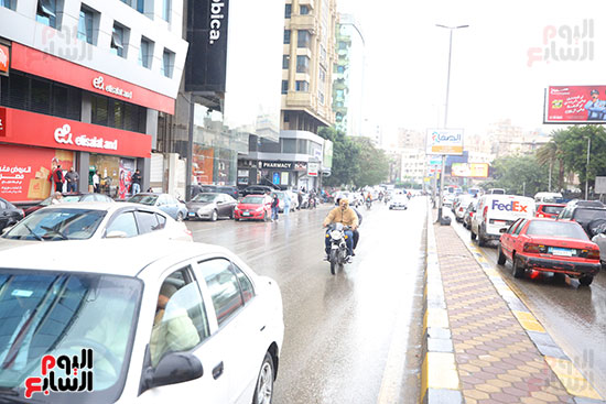 سقوط أمطار غزيرة سقوط أمطار غزيرة