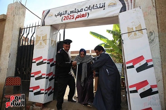 توافد المواطنين على اللجان للإدلاء بأصواتهم (10)