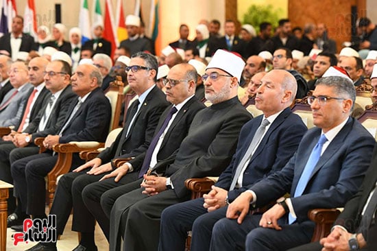 وزراء الأوقاف والتموين والعمل ومحافظا القاهرة والجيزة