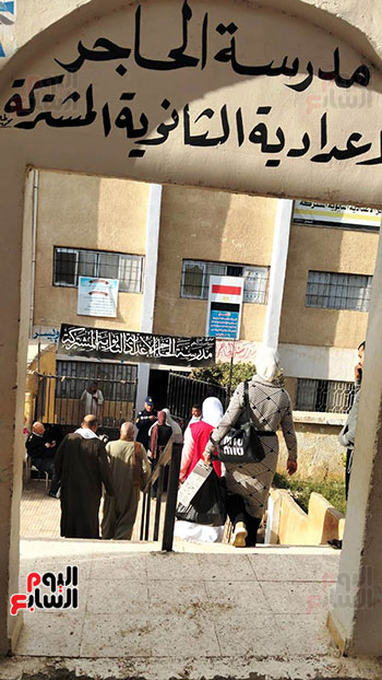 160847-اقبال-من-الناخبين-على-التصويت-بلجان-منشأة-القناطر-بالجيزة 160847-اقبال-من-الناخبين-على-التصويت-بلجان-منشأة-القناطر-بالجيزة