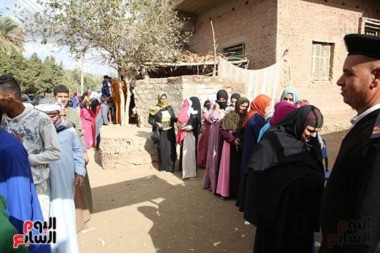 توافد المواطنين على اللجان للإدلاء بأصواتهم (16)