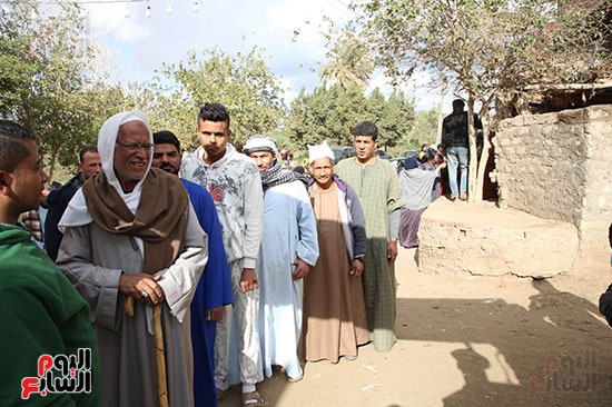 توافد المواطنين على اللجان للإدلاء بأصواتهم (11)