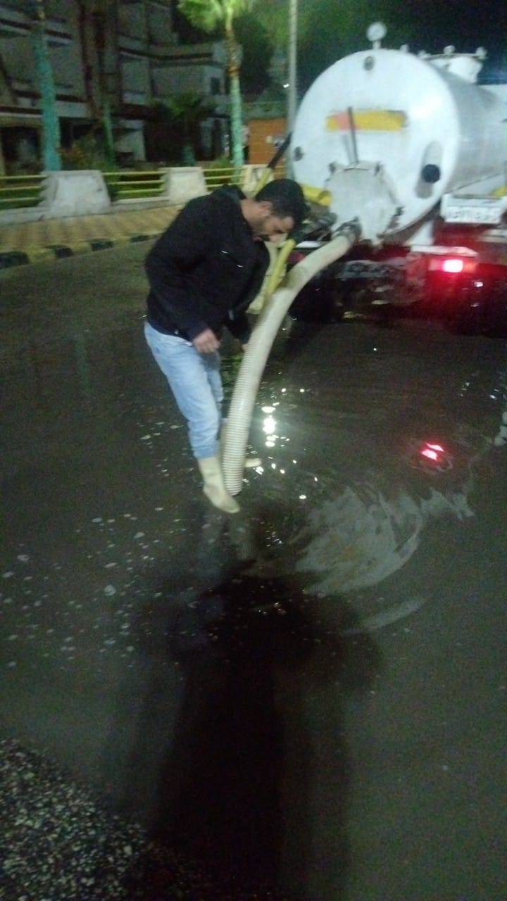 جانب من رفع مياه الأمطار بمصيف بلطيم