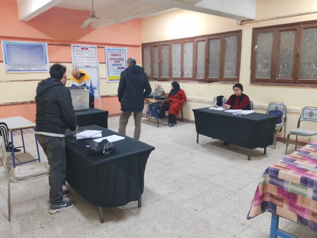 استمرار توافد الناخبين على اللجان