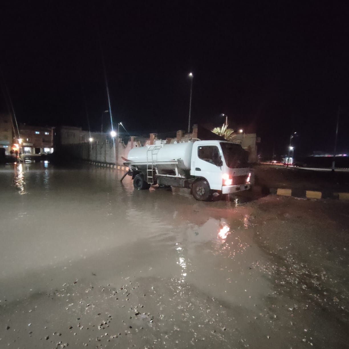 رفع مياه المطار بالبرلس