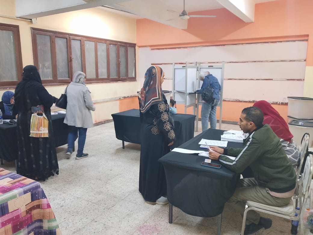 استمرار توافد الناخبين على الاد لاء بأصواتهم