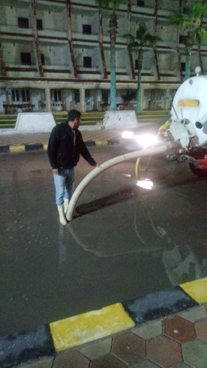 رفع مياه الأمطار بمصيف بلطيم