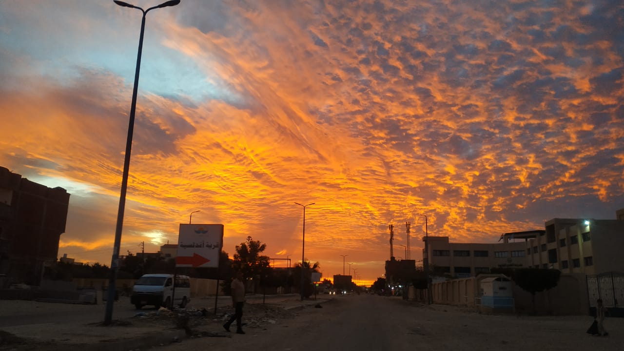 اروع مشاهد الغروب وانعكاس اشعة الشمس على الغيوم - مطروح اروع مشاهد الغروب وانعكاس اشعة الشمس على الغيوم - مطروح