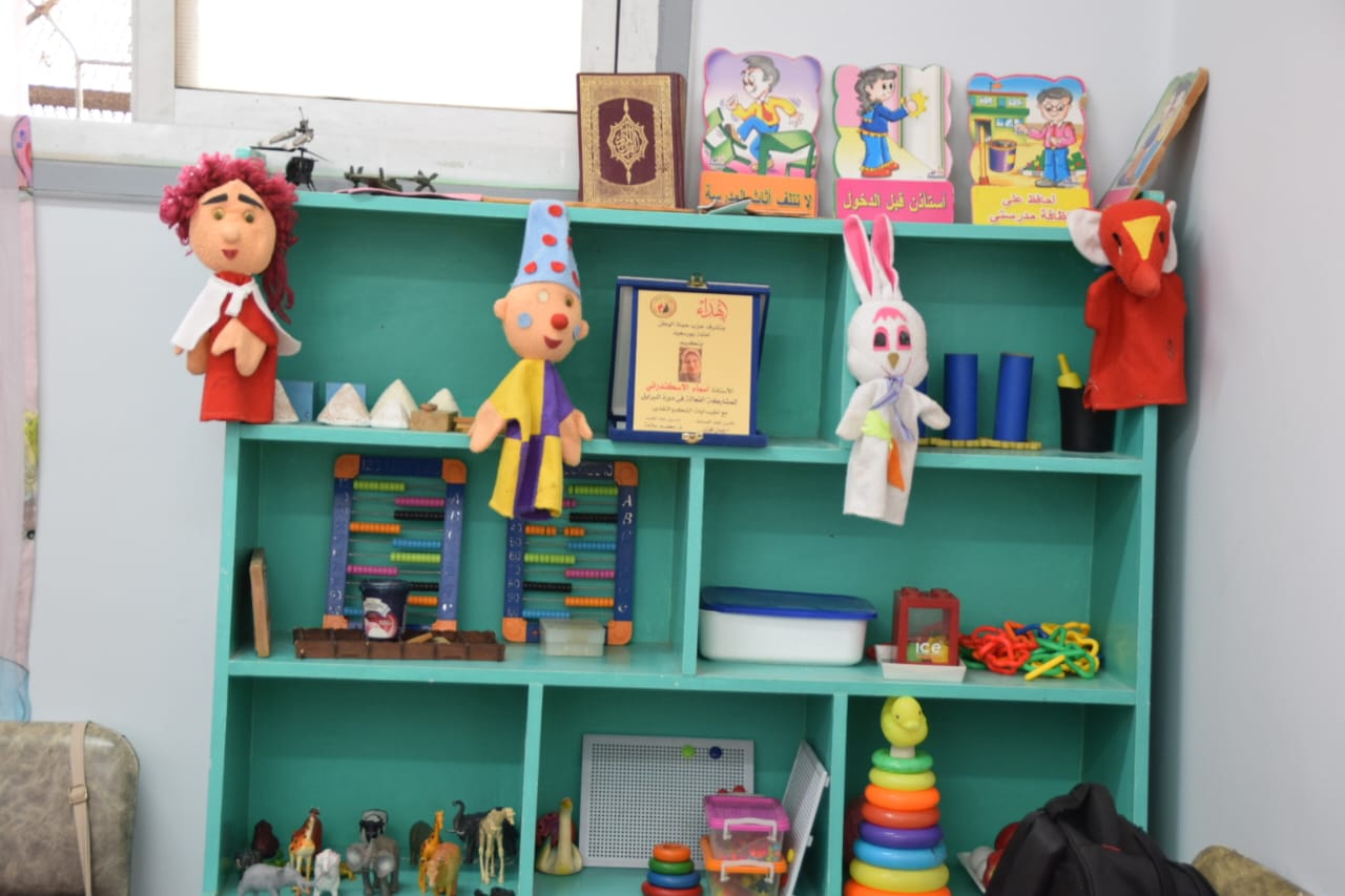 مكتبة بالفصل مكتبة بالفصل