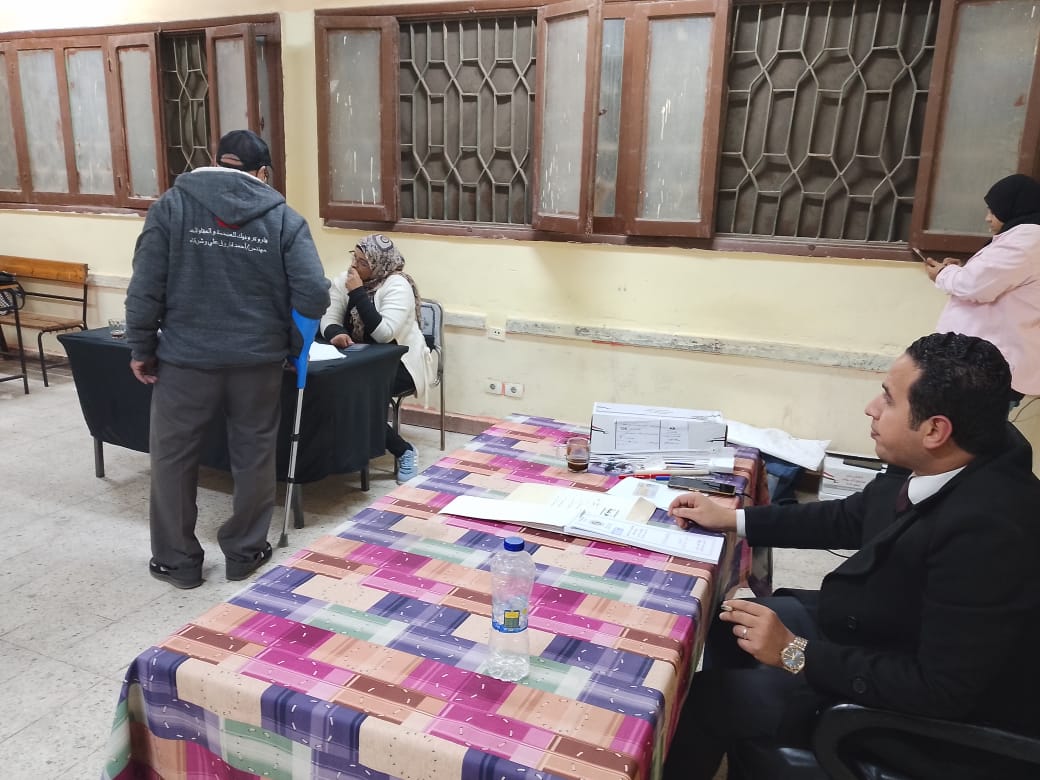 المعاق خلال الإداء بصوته