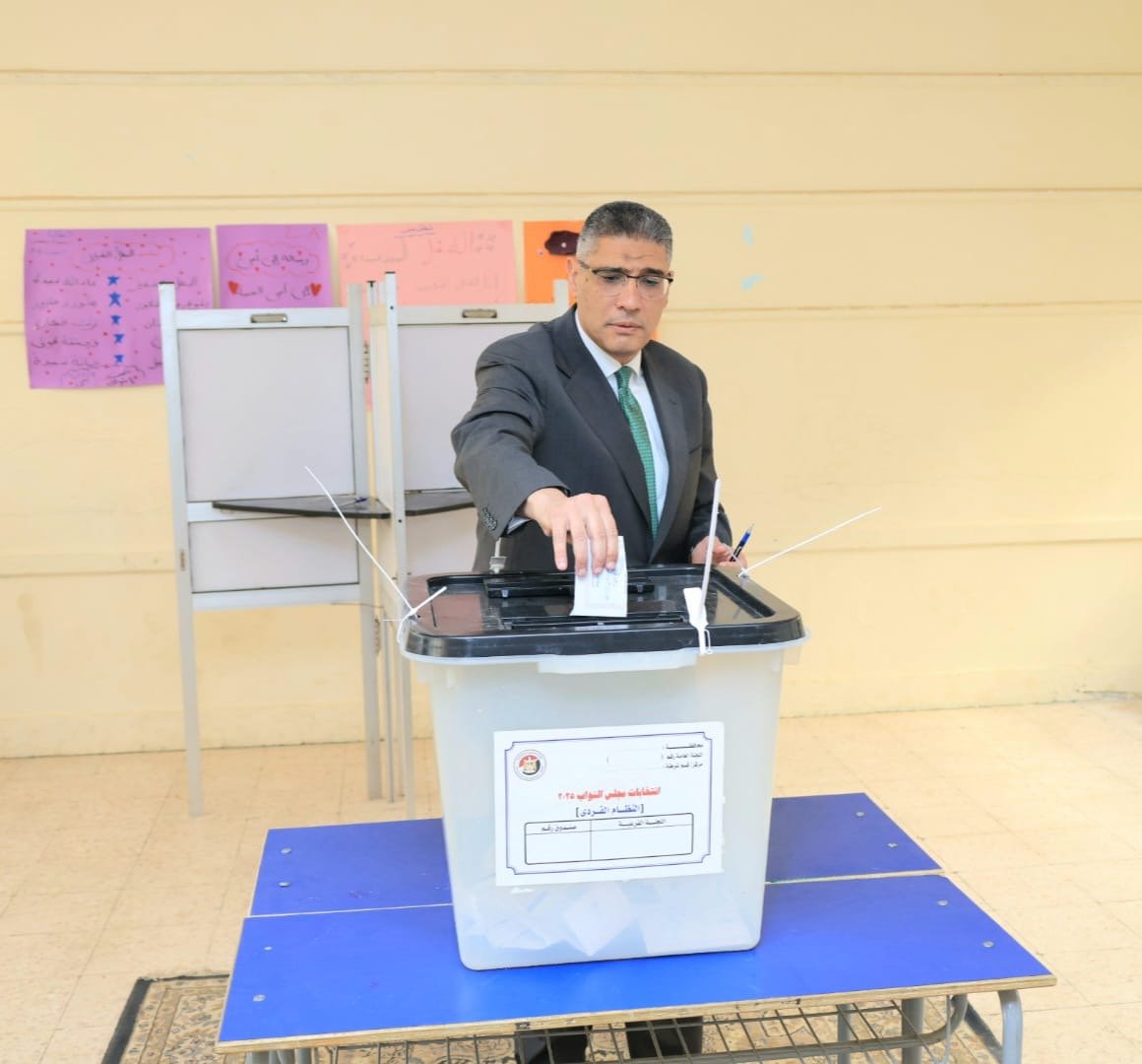 محافظ الجيزة يُدلي بصوته فى انتخابات النواب