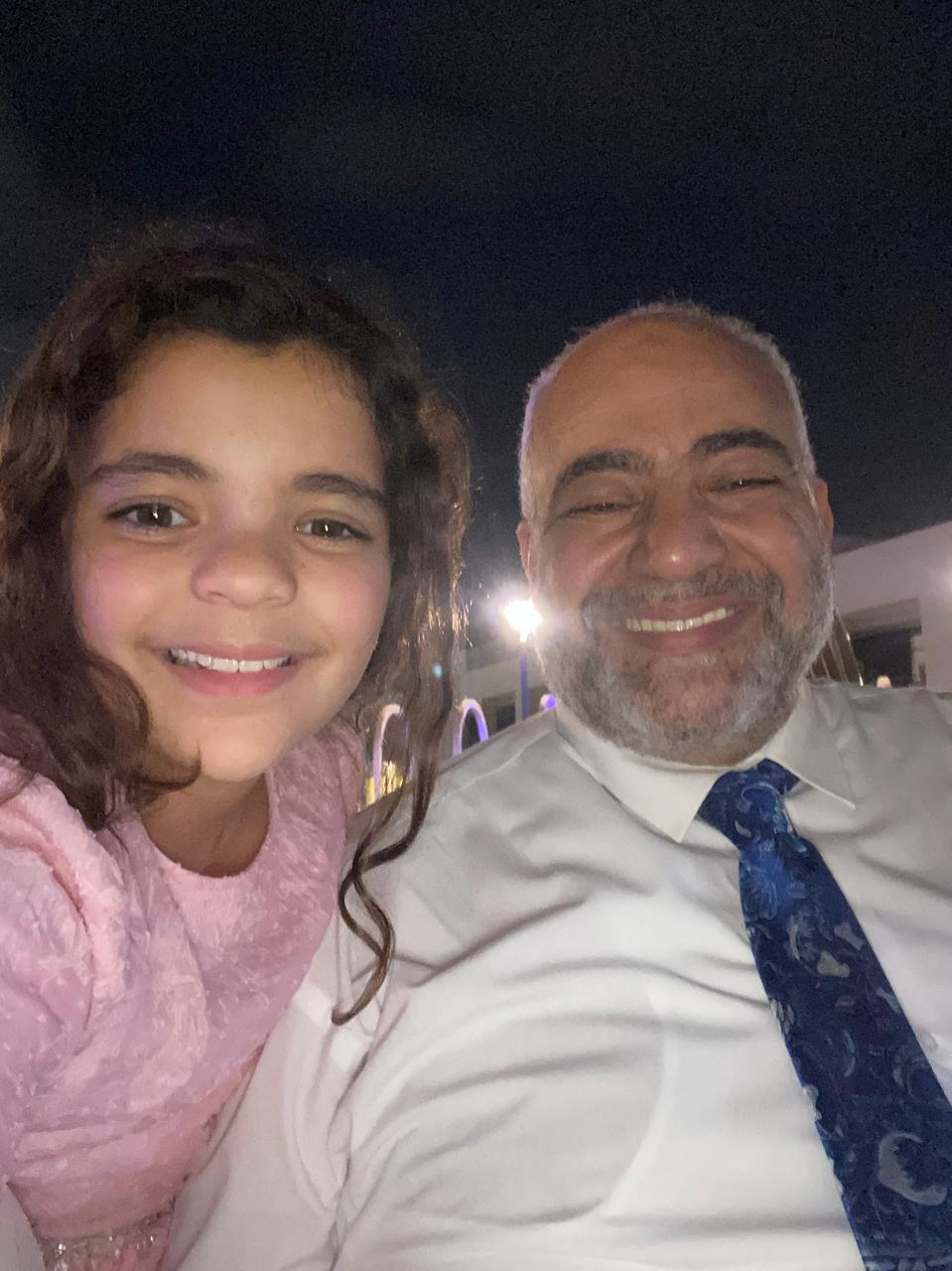 الطفله نورين حازم عمر  والفنان بيومي فؤاد