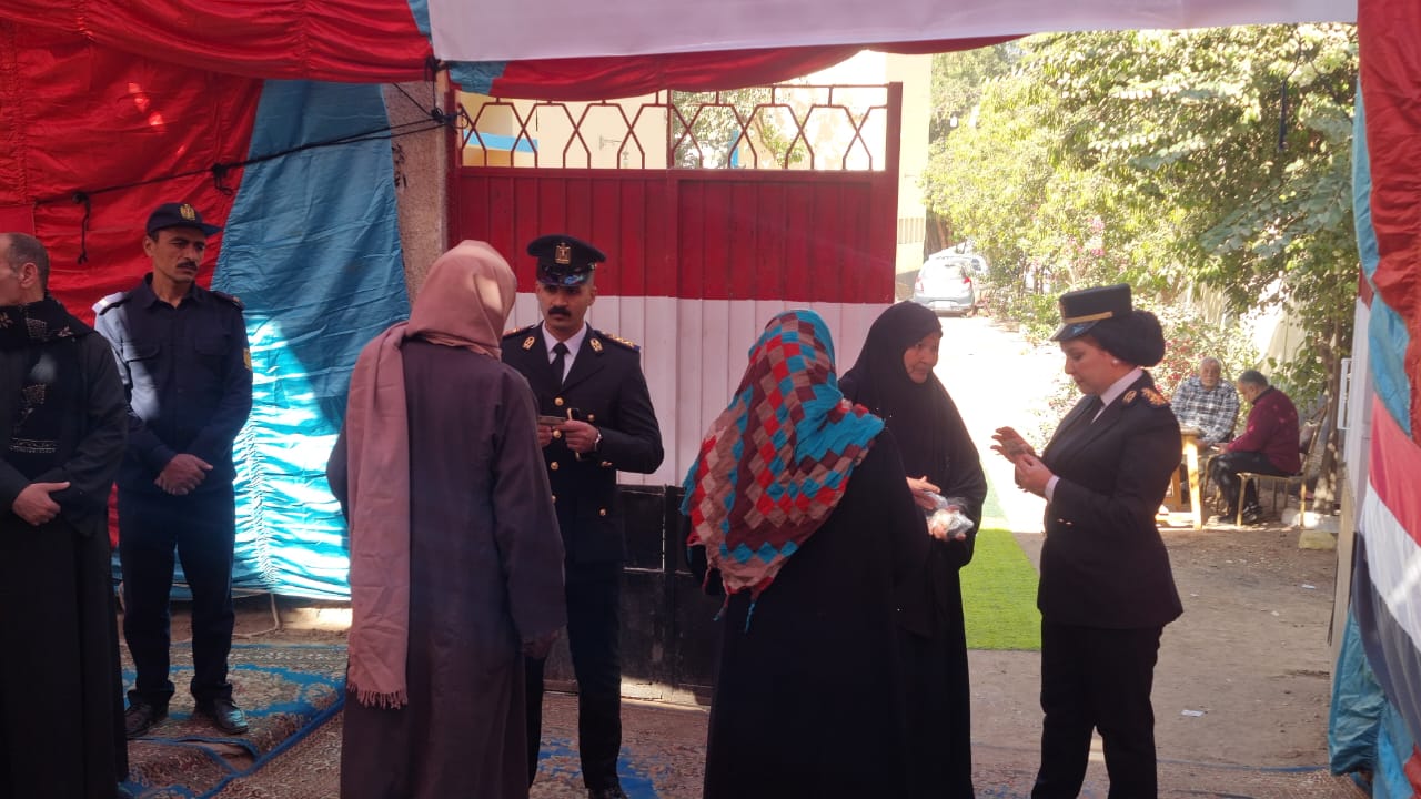 معاونة الناخبين فى طريقهم للجنة معاونة الناخبين فى طريقهم للجنة