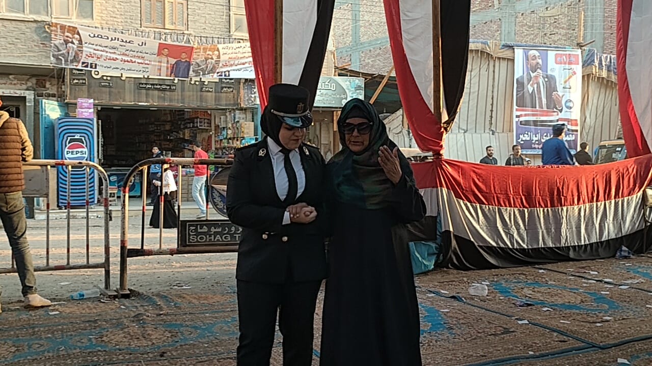 ضابط تقدم المساعد لمسنه مريضة باللجنة ضابط تقدم المساعد لمسنه مريضة باللجنة