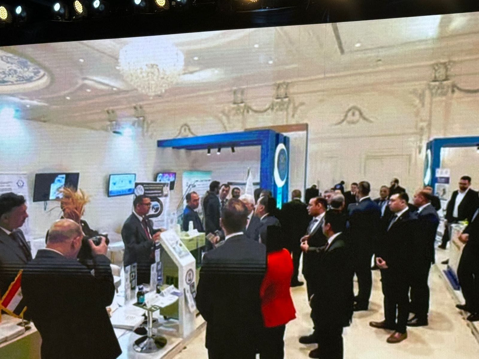 رئيس الوزراء يتفقد المعرض الدولى لمخرجات البحوث العلمية 