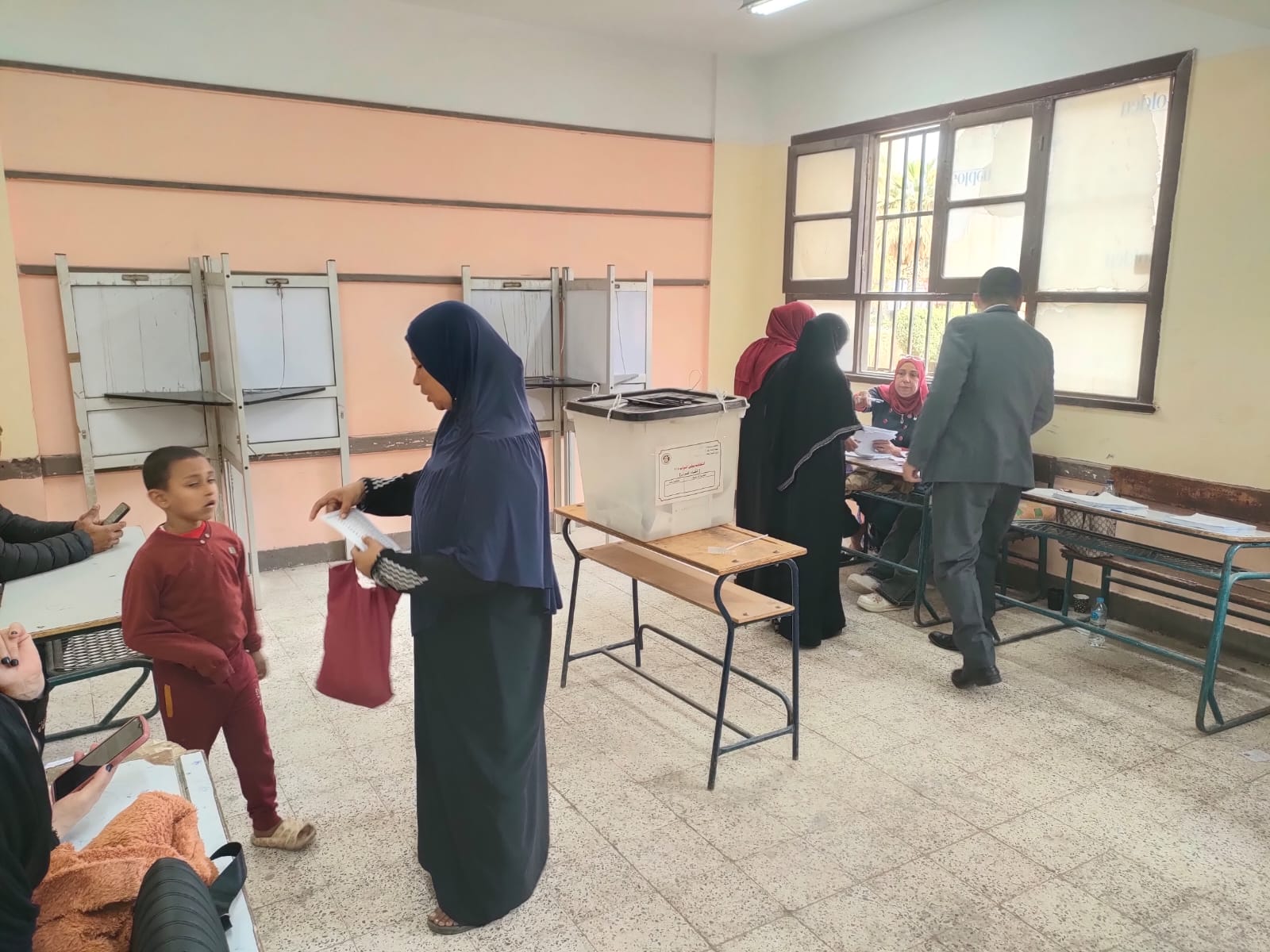 توافد الناخبات في لجان البدرشين