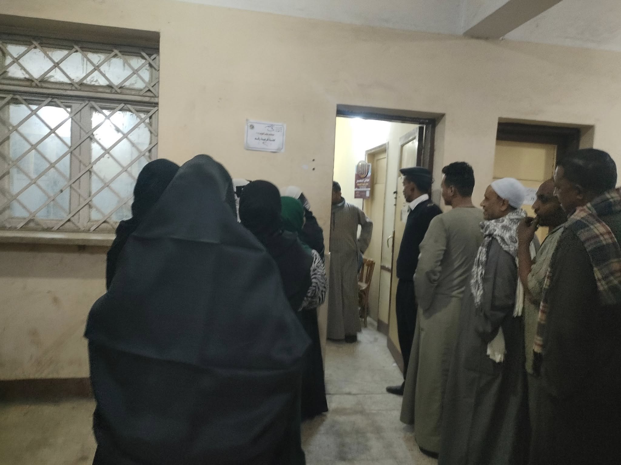 بالجرجار والحبرة والجلباب سيدات قرى ونجوع إسنا يتوافدون على اللجان بالجرجار والحبرة والجلباب سيدات قرى ونجوع إسنا يتوافدون على اللجان