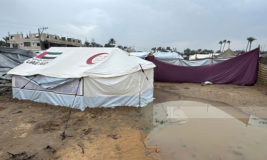 خيام النازحين وسط المياه