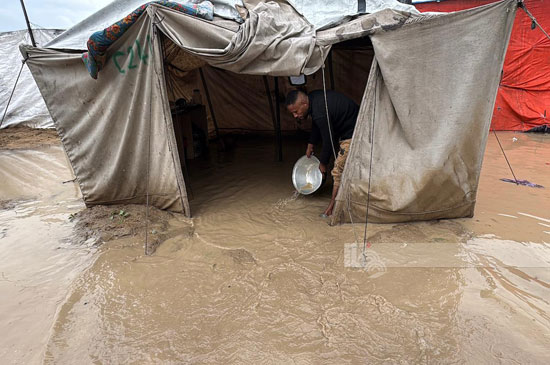 خيام غارقة فى مياه الأمطار