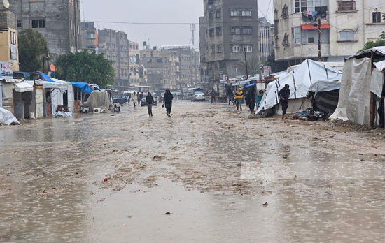 شوارع غزة غارقة فى مياه الأمطار