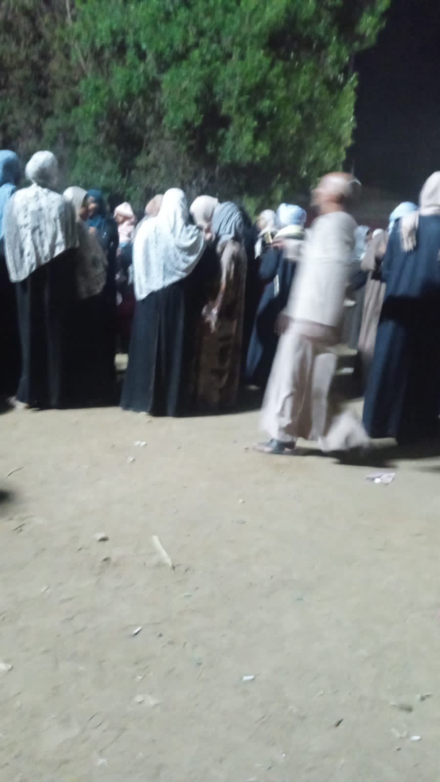 سيدات امام اللجان باسوان سيدات امام اللجان باسوان