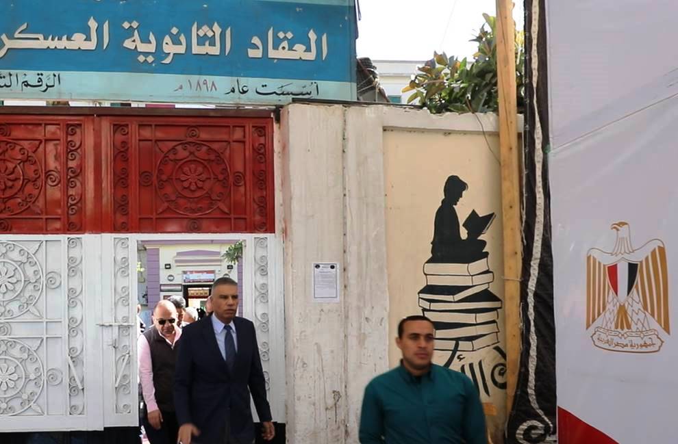 محافظ أسوان يتفقد لجنة مدرسة العقاد محافظ أسوان يتفقد لجنة مدرسة العقاد