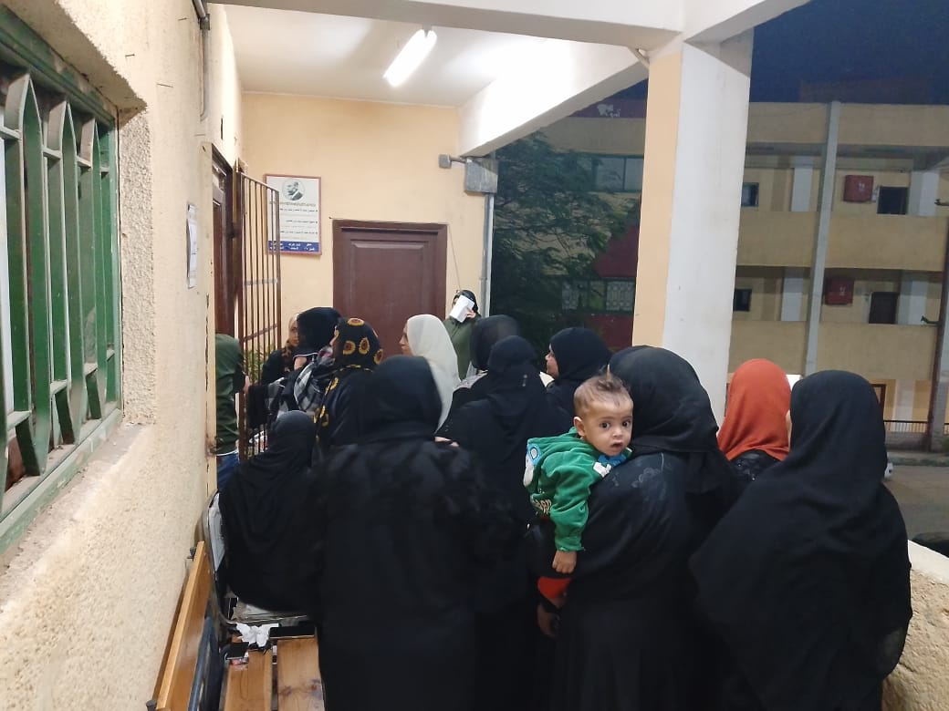 طوابير نسائية أمام اللجان