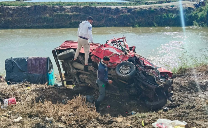 السيارة الربع نقل عقب اصطدامها