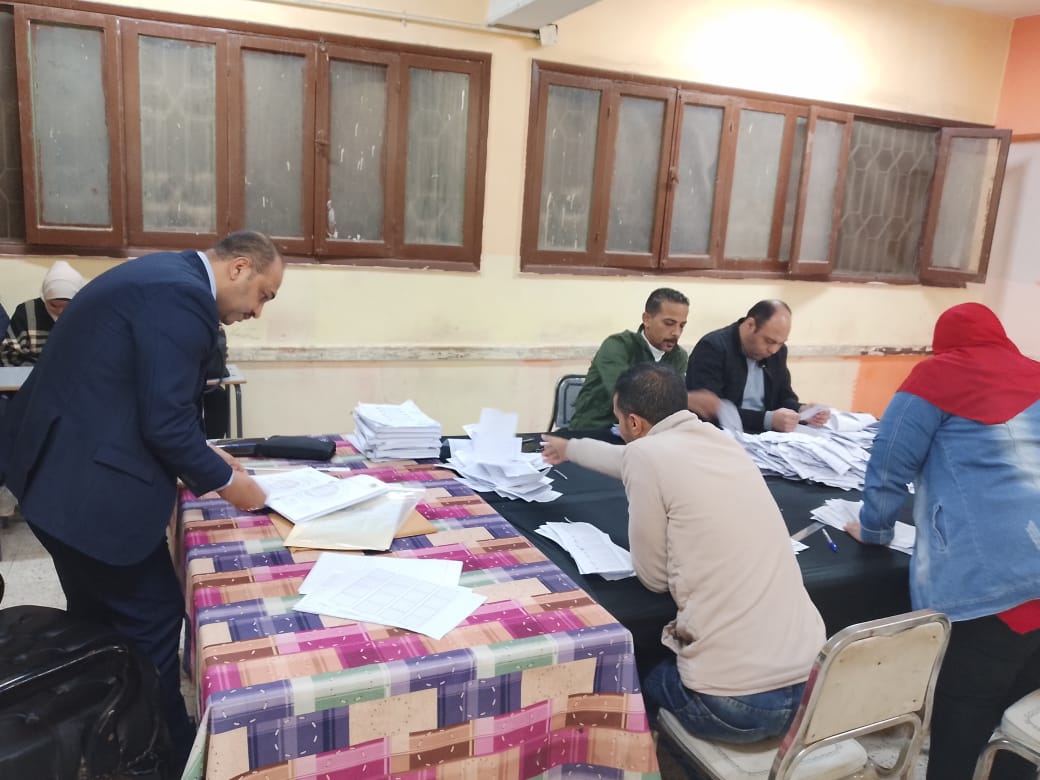 عملية الفرز داخل اللجان