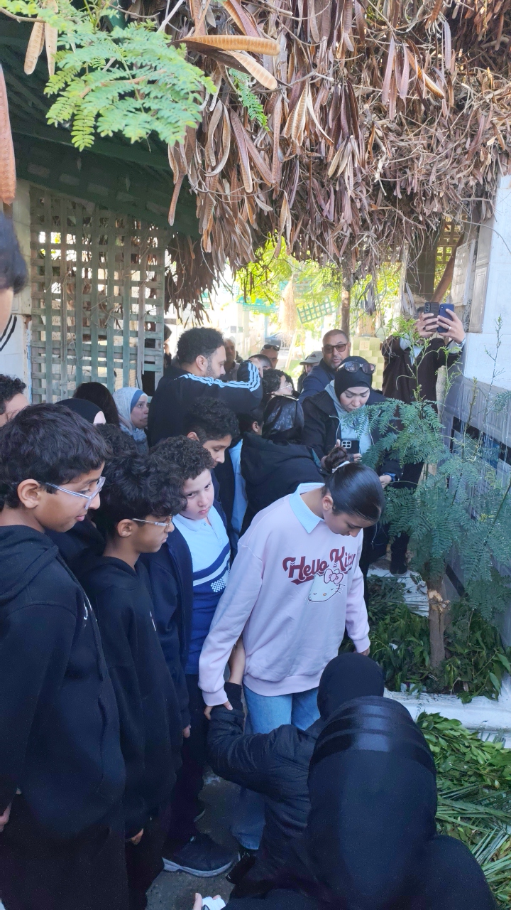 شقيقته ووالدته شقيقته ووالدته