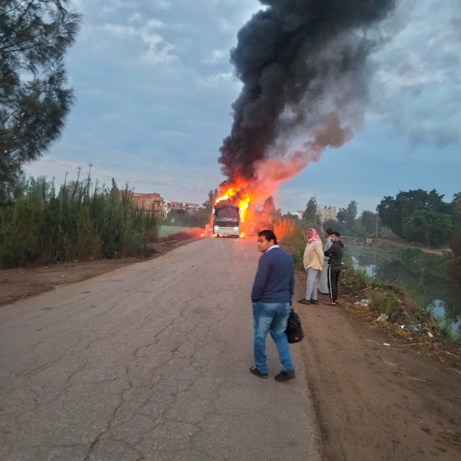 جانب من الحريق