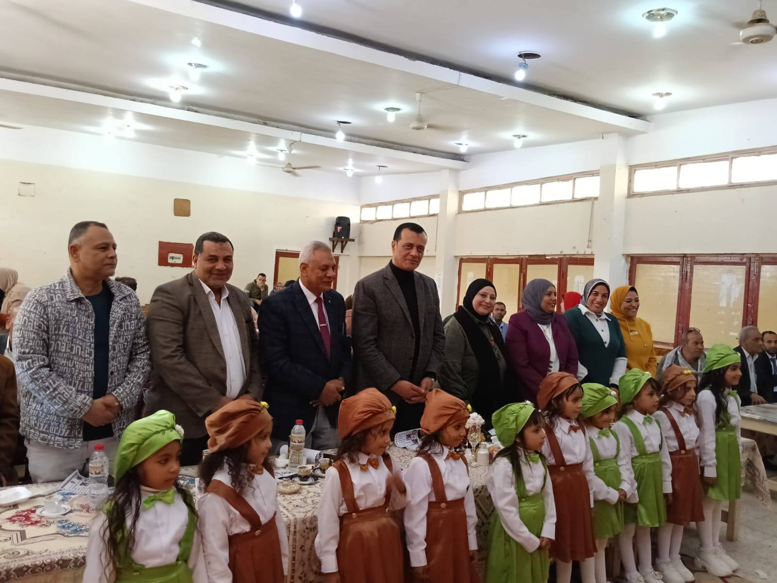 صوره مع الفرق الشاركة صوره مع الفرق الشاركة