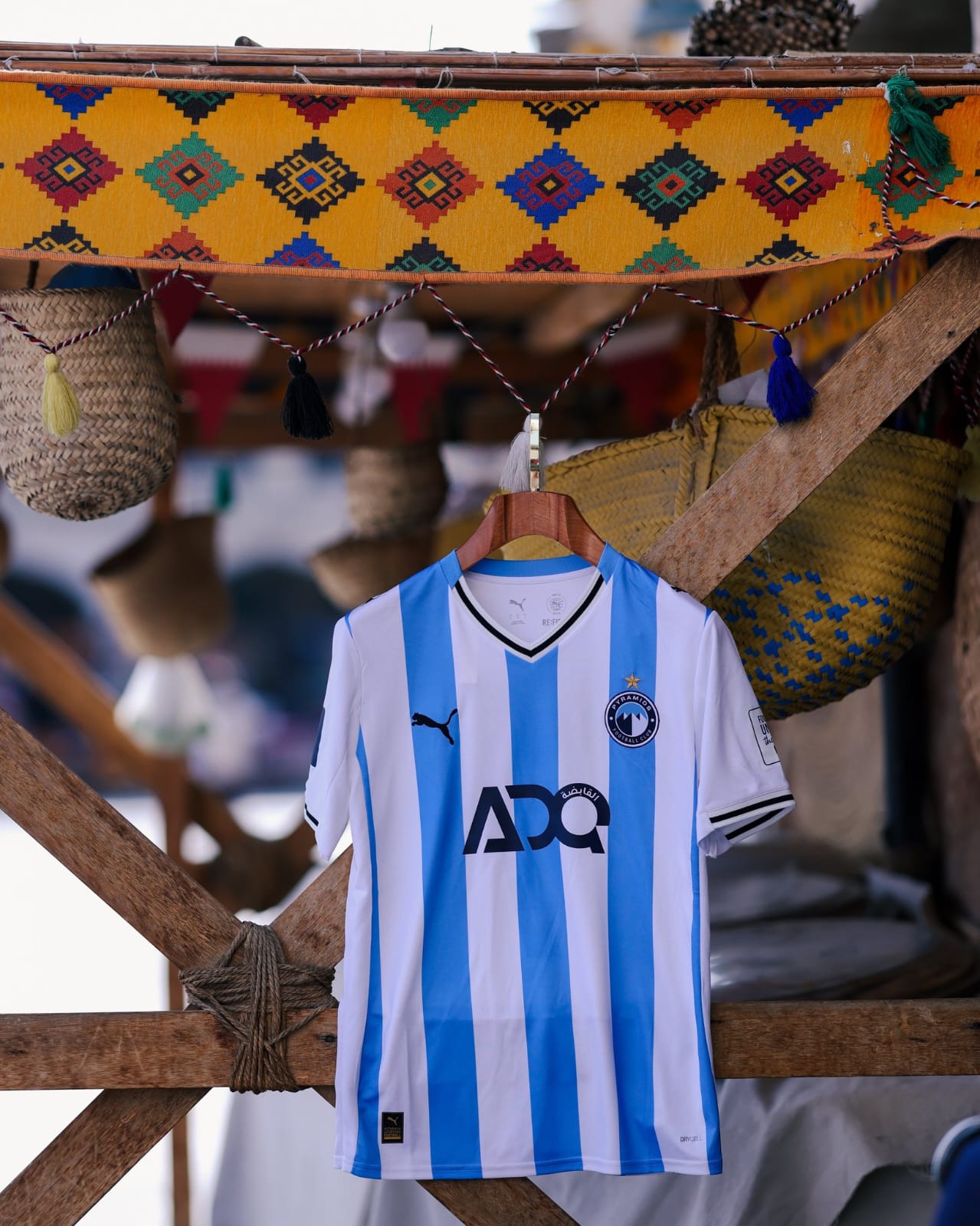 قميص الفريق الأول لكرة القدم بنادي بيراميدز قميص الفريق الأول لكرة القدم بنادي بيراميدز