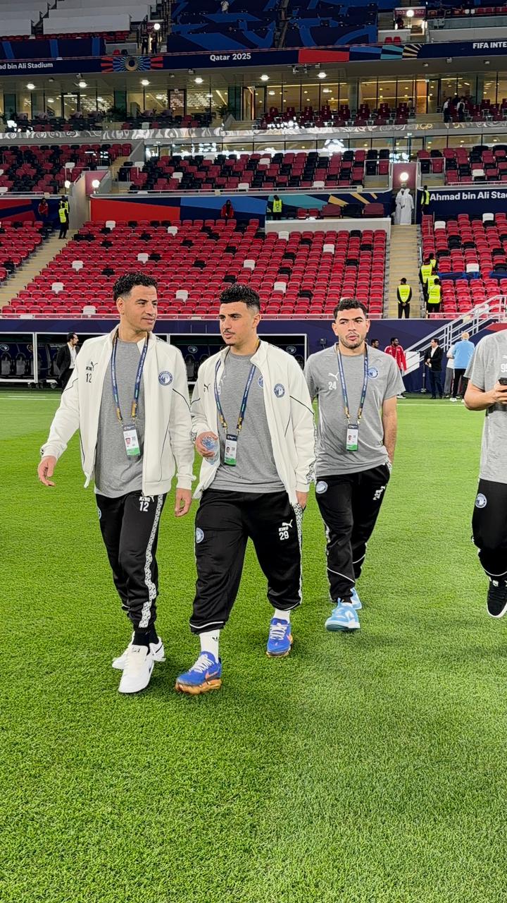 فريق بيراميدز فى ملعب المباراة