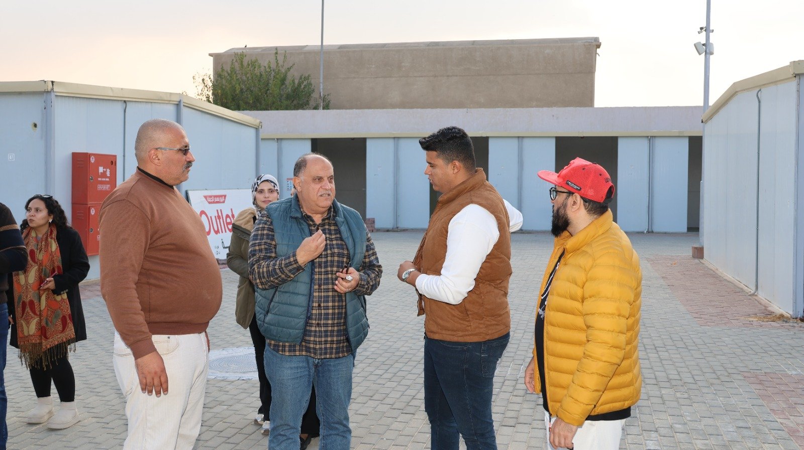 السكرتير العام المساعد بمحافظة الإسماعيلية يتفقد الاستعدادات لافتتاح المركز التجاري الجديد (2)