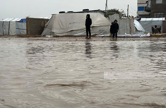 غرق الخيام فى مياه الأمطار والفيضانات غرق الخيام فى مياه الأمطار والفيضانات