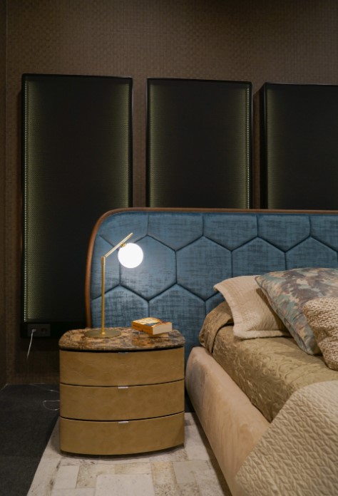 أغطية مبطنة وتنجيد فاخر لمسة من الدفء والعمق