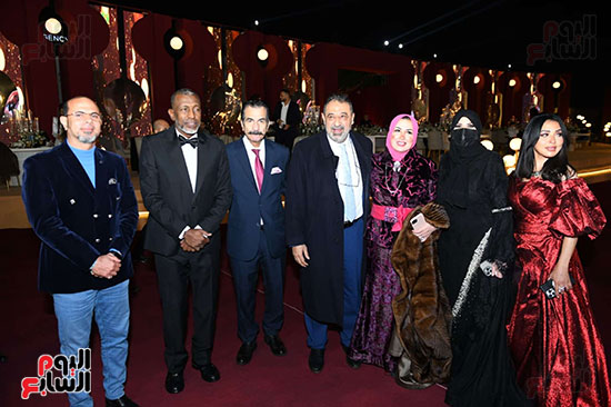 ربيع ياسين مع البلدوزر وشلتوت وزوجاتهم ربيع ياسين مع البلدوزر وشلتوت وزوجاتهم